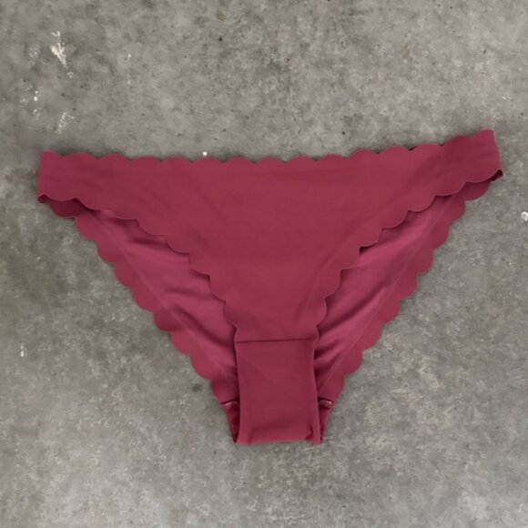 Scalloped Bikini Bottom cheeky - Picture 1 of 2